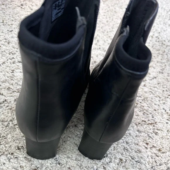 Clarks Kyndall Fae Ankle Bootie in Black Leather - Picture 5 of 7